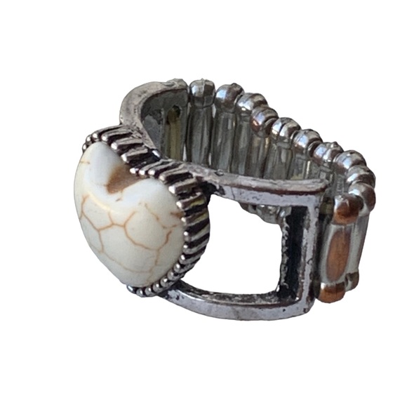 Heart Stretch Band Woman’s Ring Jewelry Cream White Crackled Design - Picture 3 of 4